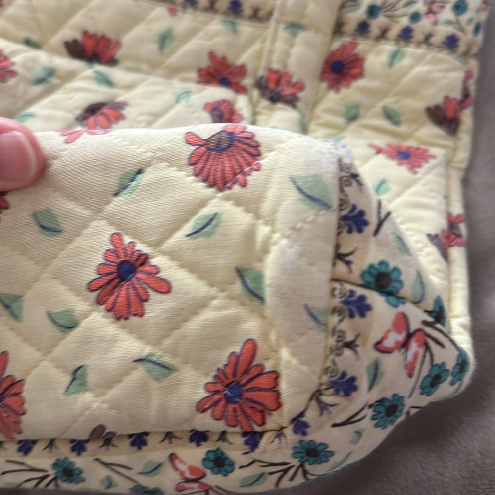 Yellow floral quilted purse - Picture 5 of 10